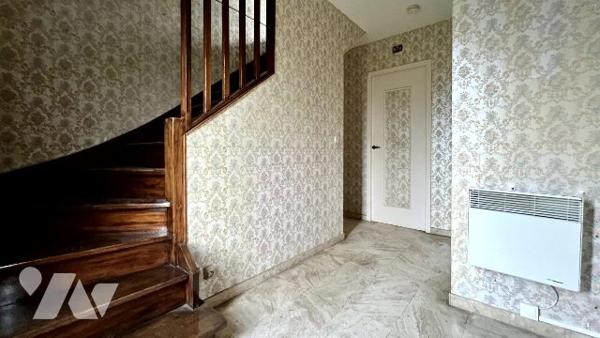 Maison de village à rénover avec garage