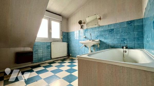 Maison de village à rénover avec garage