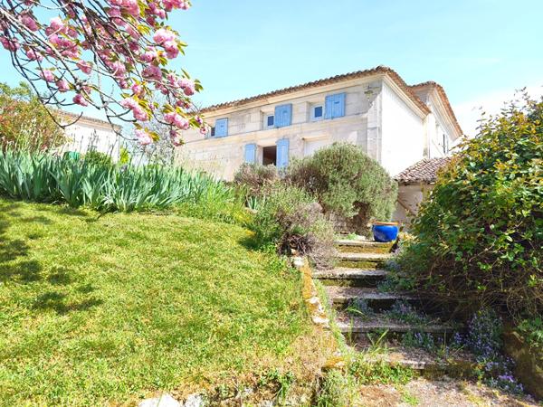 Maison charentaise 10 mn de Saintes