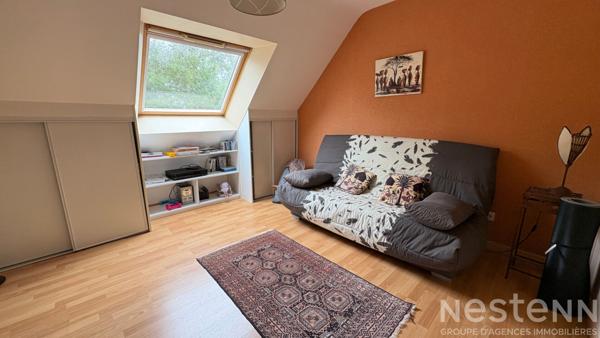 Maison contemporaine offrant une vie de plain de pied, à proximité du bourg