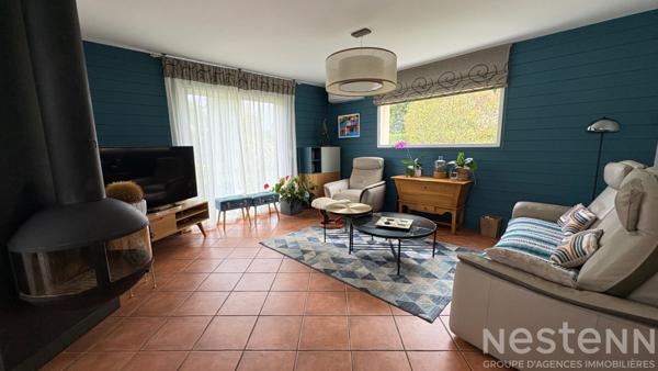 Maison contemporaine offrant une vie de plain de pied, à proximité du bourg