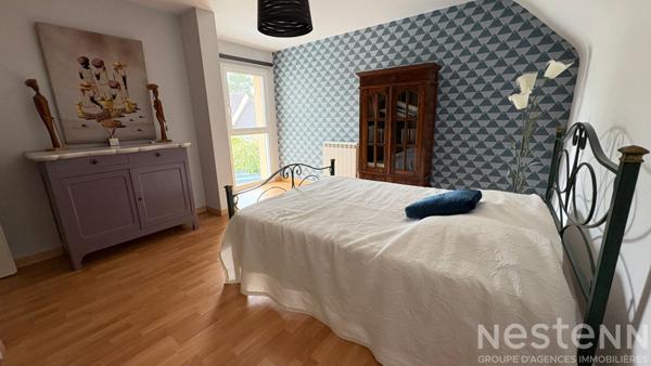 Maison contemporaine offrant une vie de plain de pied, à proximité du bourg