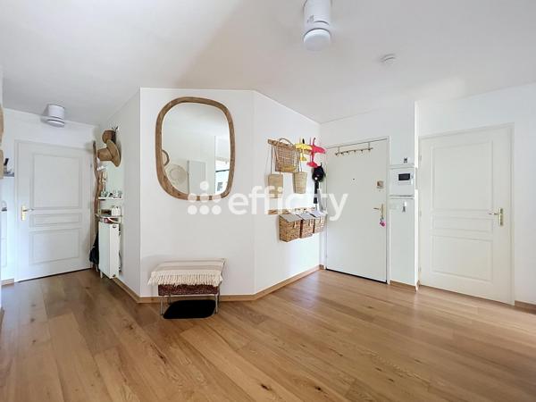 Appartement
         4 pièces
        - 127 m² Bien prestige 524 000 € *