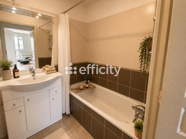 Appartement
         2 pièces
        - 44 m² Exclusivité 230 000 € *