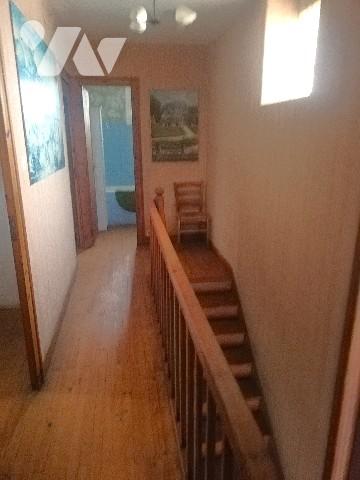 Proche centre-bourg, maison ancienne à rénover sur 2 niveaux avec garage et jardin