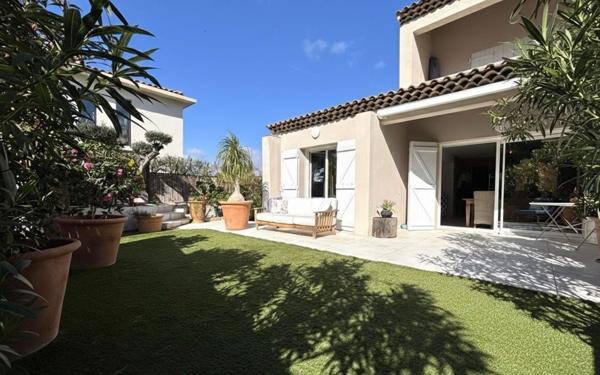 Appartement à vendre    4 pièces • 102 m2 Sanary-sur-Mer