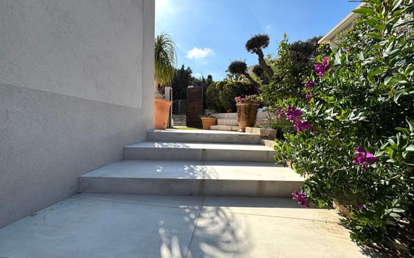 Appartement à vendre    4 pièces • 102 m2 Sanary-sur-Mer