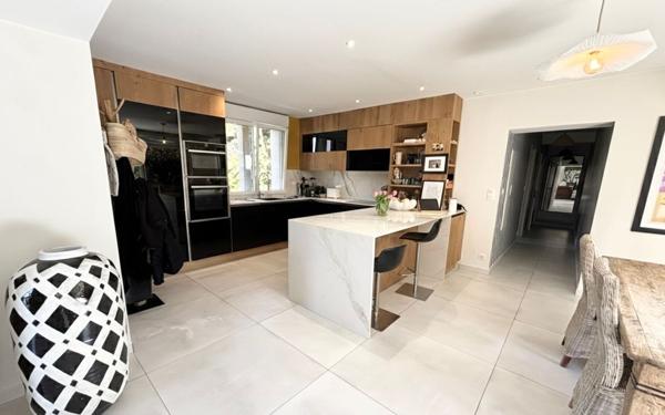 Appartement à vendre    4 pièces • 102 m2 Sanary-sur-Mer