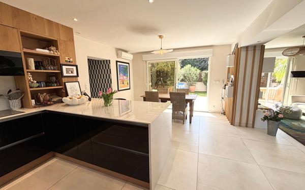 Appartement à vendre    4 pièces • 102 m2 Sanary-sur-Mer