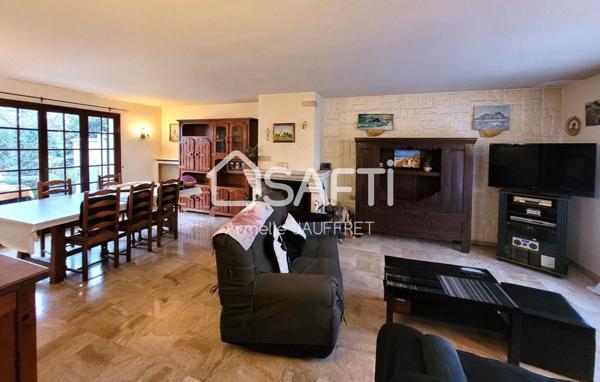 Beau pavillon à proximité de la gare et écoles