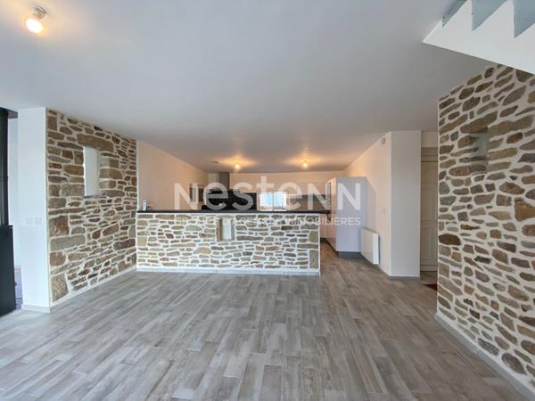 GRAND CHAMP - LONGERE EN PIERRES RENOVEE - 1 600 M² DE TERRAIN AVEC HANGAR