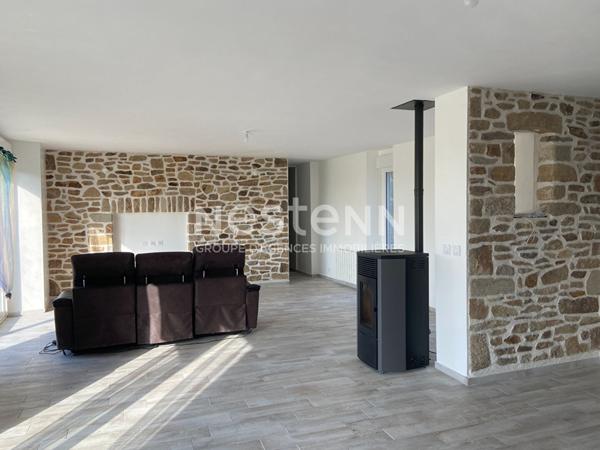 GRAND CHAMP - LONGERE EN PIERRES RENOVEE - 1 600 M² DE TERRAIN AVEC HANGAR