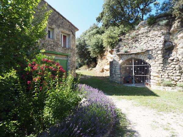 Bédoin (84410) Hameau à vendre proche Bedoin