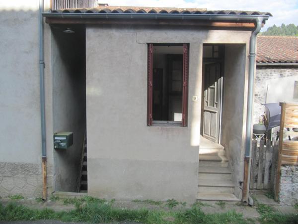 Maison d'habitation à rénover au cœur d'un joli village.