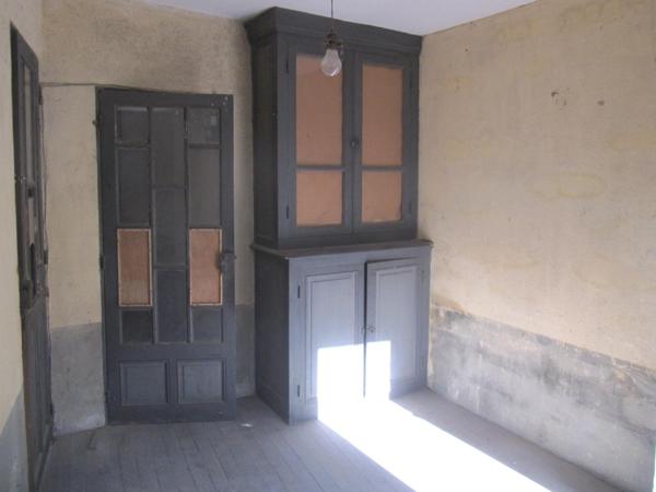 Maison d'habitation à rénover au cœur d'un joli village.