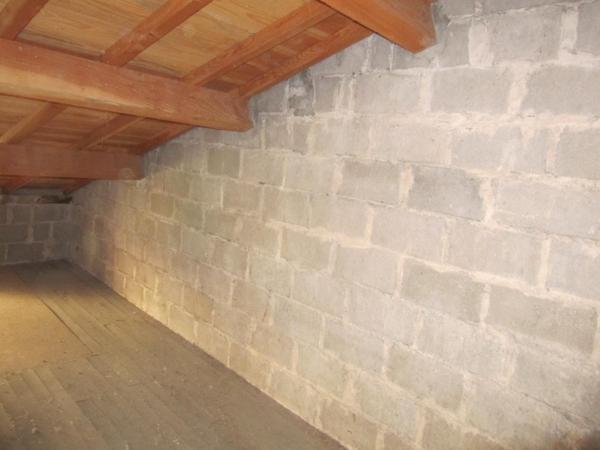 Maison d'habitation à rénover au cœur d'un joli village.