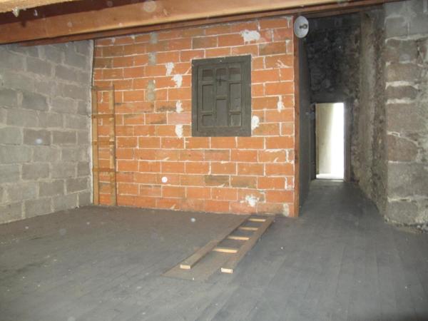 Maison d'habitation à rénover au cœur d'un joli village.