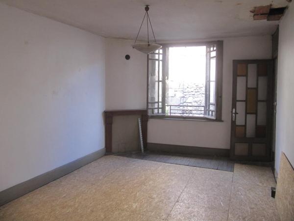 Maison d'habitation à rénover au cœur d'un joli village.