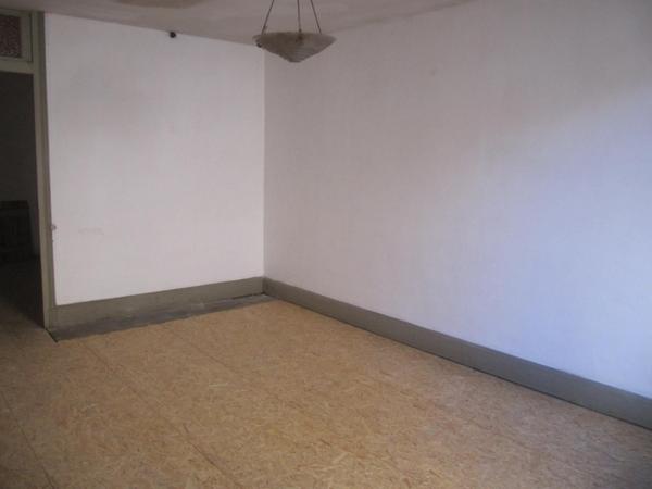 Maison d'habitation à rénover au cœur d'un joli village.