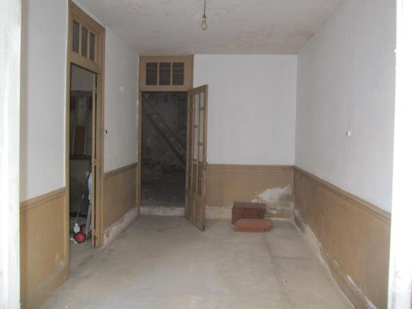 Maison d'habitation à rénover au cœur d'un joli village.