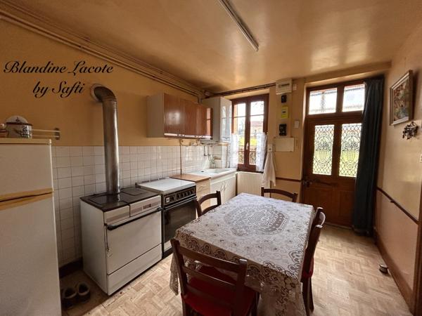 Maison de campagne avec terrain attenant, garages