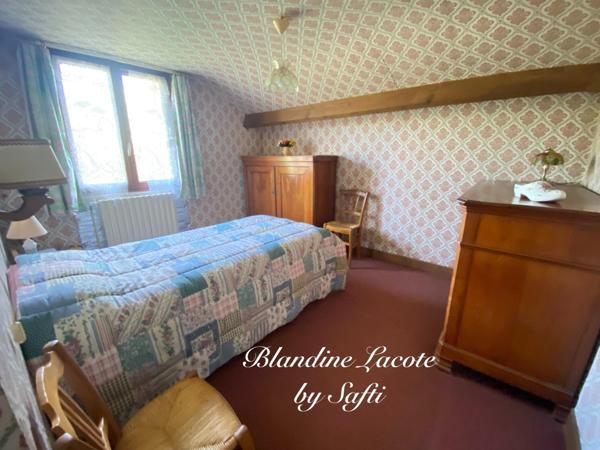 Maison de campagne avec terrain attenant, garages