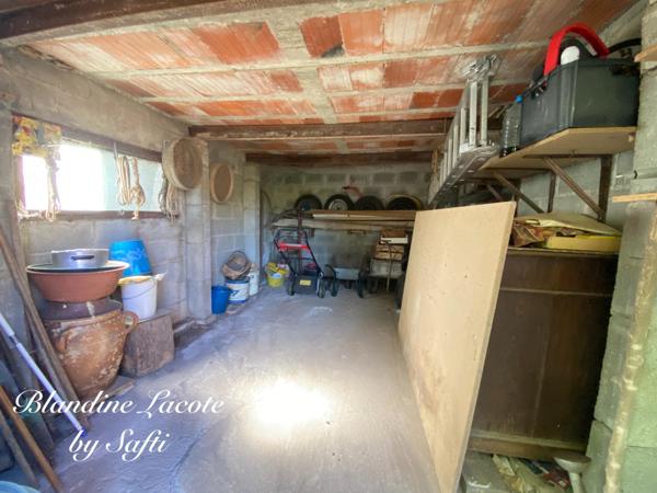 Maison de campagne avec terrain attenant, garages