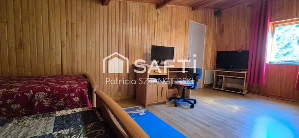 Très beau duplex de 105 m² avec terrasse, cave, place de parking dans résidence calme avec ascenseur, gardien.