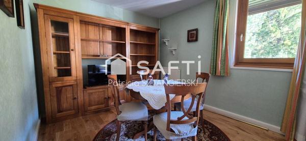 Très beau duplex de 105 m² avec terrasse, cave, place de parking dans résidence calme avec ascenseur, gardien.