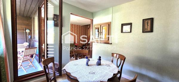 Très beau duplex de 105 m² avec terrasse, cave, place de parking dans résidence calme avec ascenseur, gardien.