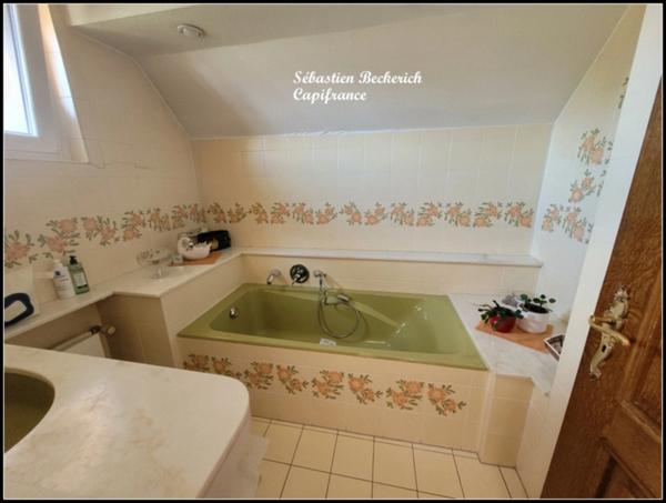 Dpt Moselle (57), à vendre SARREGUEMINES maison P7 - 184 m²