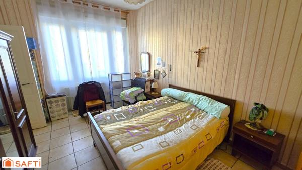 Maison de village mitoyenne 140 m²  tous commerces à pied