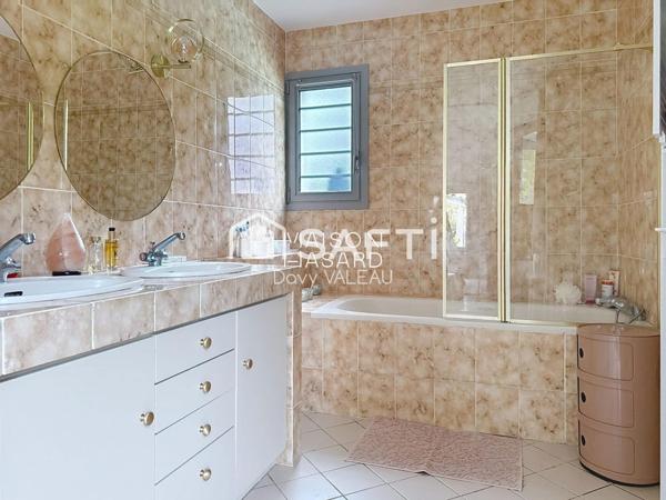 Villa d'architecte de 176m² sur 6000m² de terrain