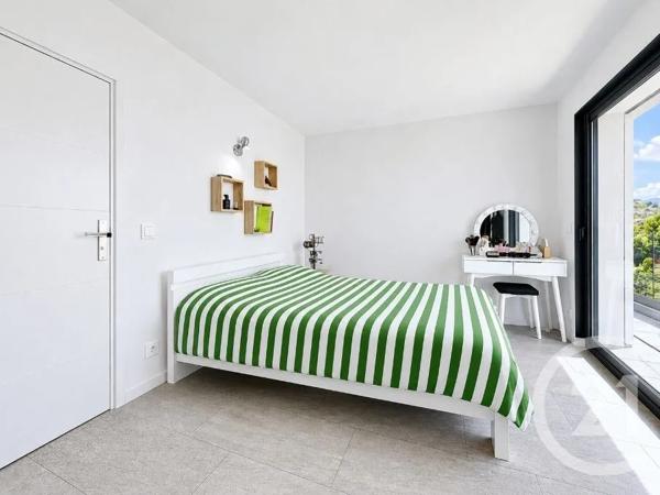 Maison à vendre  4 pièces - 153,27 m 2   CARROS  - 06