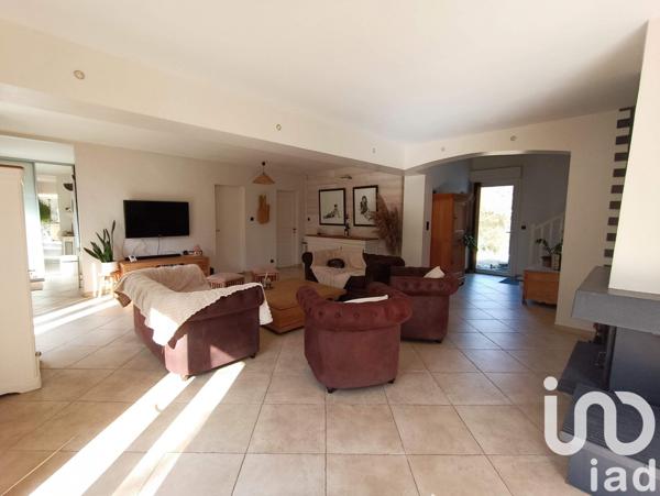 Maison traditionnelle 4 pièces de 170 m² à Saint-Martin-du-Fouilloux (49170)