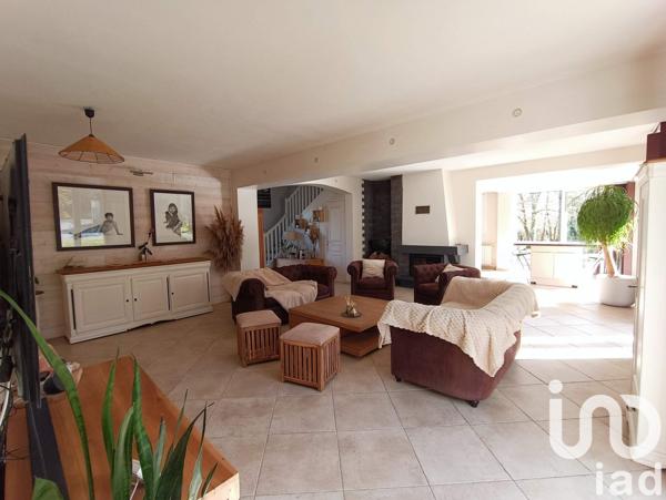 Maison traditionnelle 4 pièces de 170 m² à Saint-Martin-du-Fouilloux (49170)