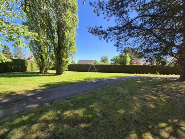 Terrain à bâtir 1 500 m²  Le Mont-Saint-Adrien  Environnement calme et sans vis-à-vis