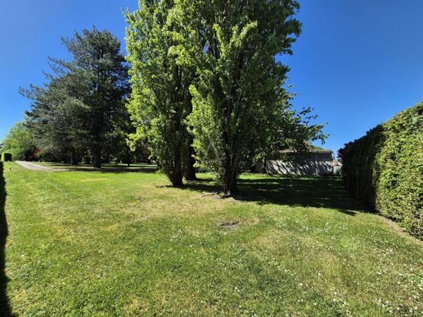 Terrain à bâtir 1 500 m²  Le Mont-Saint-Adrien  Environnement calme et sans vis-à-vis