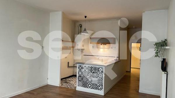 Location 2 Pieces 49 69100 Villeurbanne 57 0179 01 0048