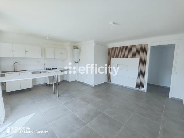 Appartement
         3 pièces
        - 54 m² 98 000 € *