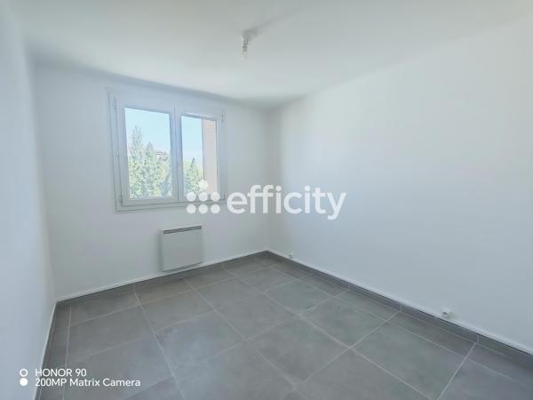 Appartement
         3 pièces
        - 54 m² 98 000 € *