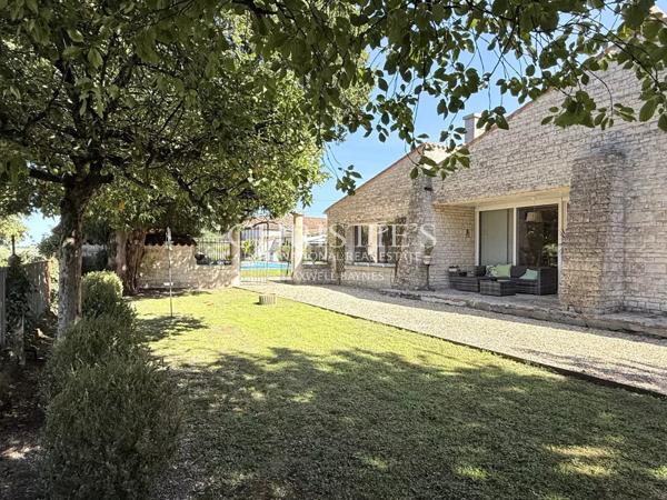 Élégante Maison de Maître du XIXe siècle au cœur de la Grande Champagne