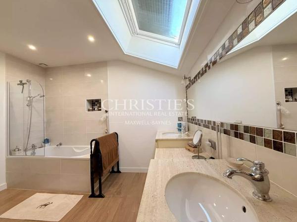 Élégante Maison de Maître du XIXe siècle au cœur de la Grande Champagne