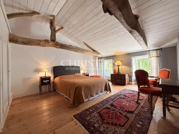 Élégante Maison de Maître du XIXe siècle au cœur de la Grande Champagne