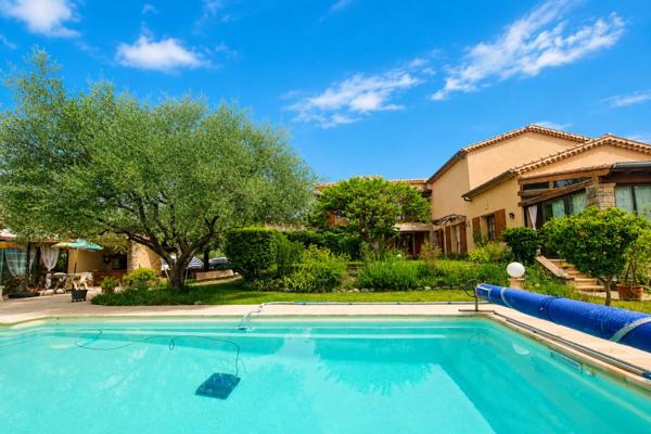ALES - Villa 220m² avec piscine & pool house - 4 chambres- Proche commerces