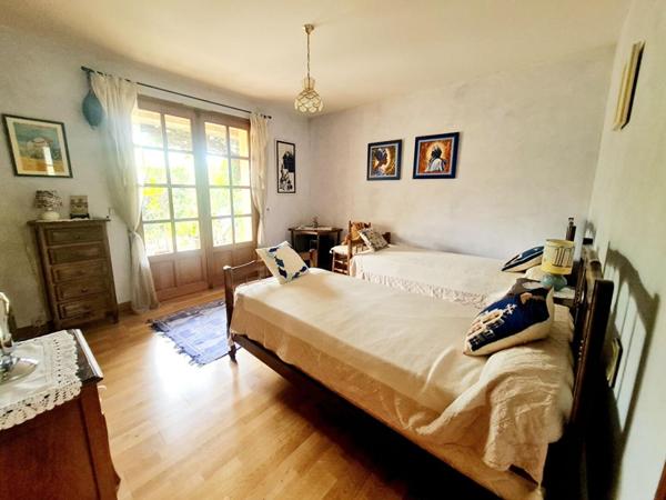 ALES - Villa 220m² avec piscine & pool house - 4 chambres- Proche commerces