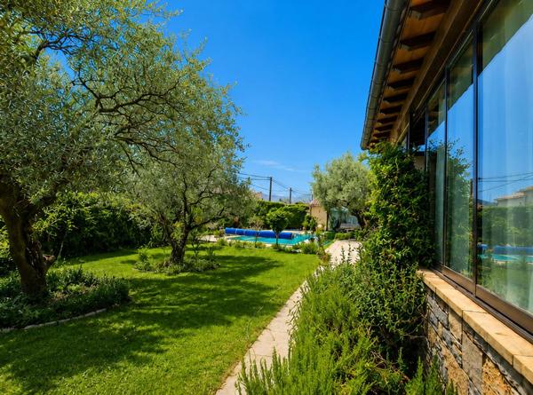 ALES - Villa 220m² avec piscine & pool house - 4 chambres- Proche commerces