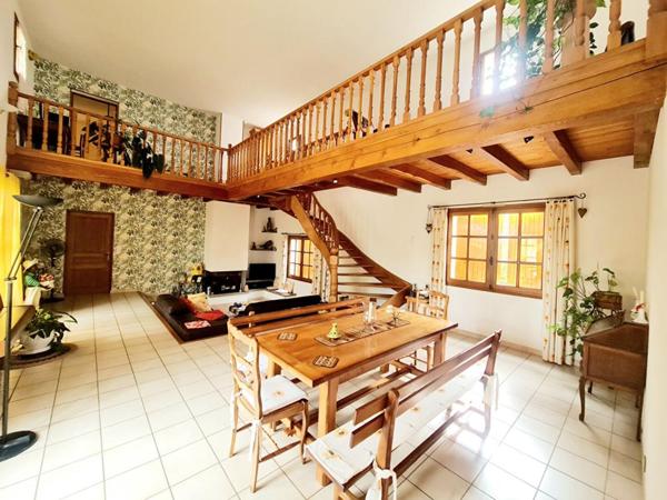 ALES - Villa 220m² avec piscine & pool house - 4 chambres- Proche commerces