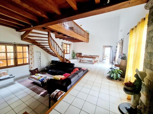ALES - Villa 220m² avec piscine & pool house - 4 chambres- Proche commerces