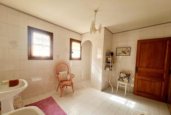 ALES - Villa 220m² avec piscine & pool house - 4 chambres- Proche commerces